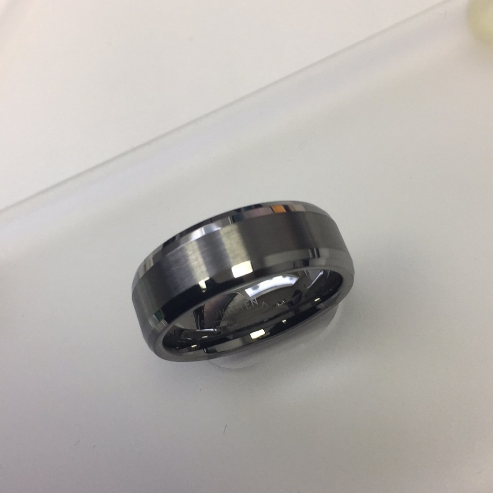 New tungsten ring size 7.5